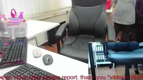 Snapshot of milf_viktoria chatting on December 2025 11:47:01 AM Viktoria online show from December 2025 11:47:01 AM