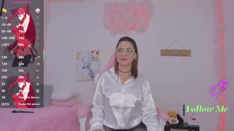 Snapshot of milfaaura chatting on November 2025 02:15:02 AM Aura online show from November 2025 02:15:02 AM