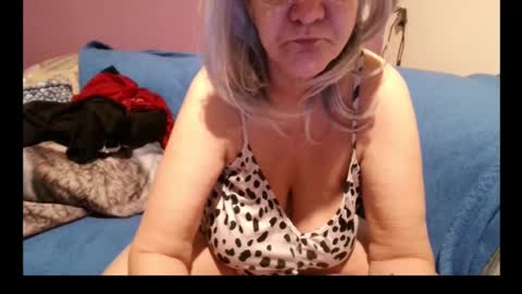 Snapshot of milfchantal chatting on January 2025 02:58:02 AM Milfchantal online show from January 2025 02:58:02 AM