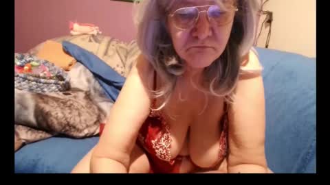 Snapshot of milfchantal chatting on January 2025 09:51:02 AM Milfchantal online show from January 2025 09:51:02 AM