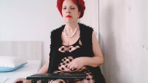 Milfsupreme online show from November 2025 01:01:01 PM