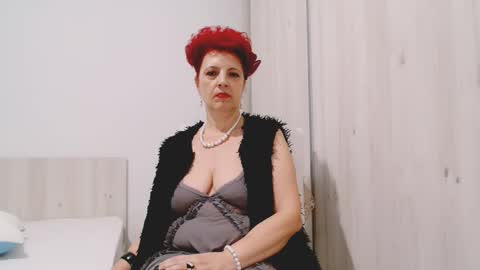 Milfsupreme online show from November 2025 12:41:02 PM