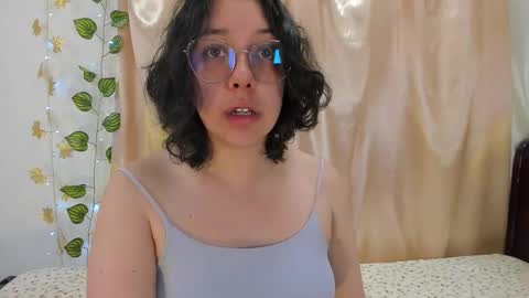 Snapshot of milie_yue206028 chatting on December 2025 02:21:01 PM Millie online show from December 2025 02:21:01 PM