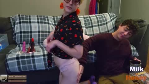 MilkandHoney online show from October 2025 02:48:01 AM