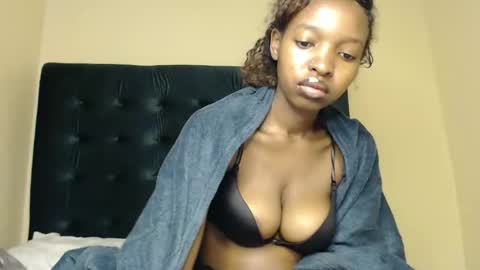 Snapshot of milla_armani chatting on March 2026 09:37:01 AM milla_armani online show from March 2026 09:37:01 AM
