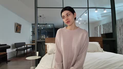 milla bella online show from March 2026 07:17:01 PM