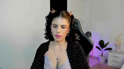 Snapshot of milla_pixxie chatting on December 2024 07:47:02 AM Milagros online show from December 2024 07:47:02 AM