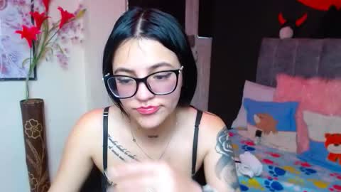 Snapshot of millacounisslosexanal chatting on November 2025 04:16:02 PM Violeta online show from November 2025 04:16:02 PM