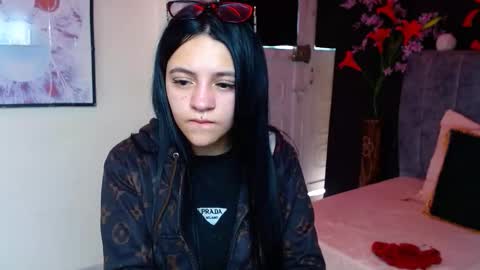 Snapshot of millacounisslosexanal chatting on November 2025 01:44:02 PM Violeta online show from November 2025 01:44:02 PM