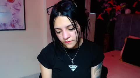 Snapshot of millacounisslosexanal chatting on November 2025 03:25:02 PM Violeta online show from November 2025 03:25:02 PM