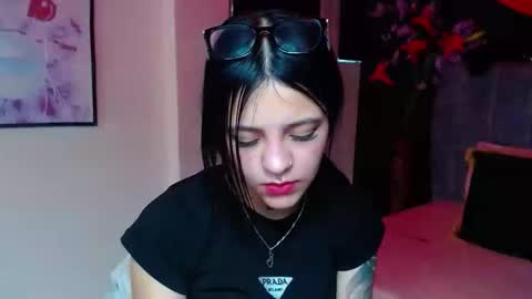 Snapshot of millacounisslosexanal chatting on December 2025 03:21:02 PM Violeta online show from December 2025 03:21:02 PM