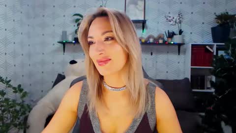 Snapshot of millaxqueen chatting on December 2025 07:25:01 AM MillaXQueen online show from December 2025 07:25:01 AM