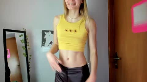 Snapshot of millie_lacroix chatting on April 2026 01:42:02 PM millie_lacroix online show from April 2026 01:42:02 PM