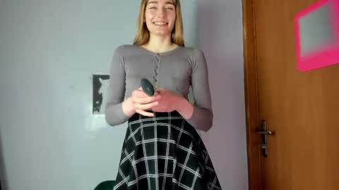 Snapshot of millie_lacroix chatting on April 2026 11:46:02 AM millie_lacroix online show from April 2026 11:46:02 AM