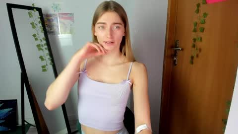 Snapshot of millie_lacroix chatting on April 2026 09:37:02 AM millie_lacroix online show from April 2026 09:37:02 AM