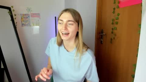 Snapshot of millie_lacroix chatting on May 2026 02:45:02 PM millie_lacroix online show from May 2026 02:45:02 PM