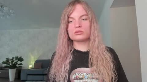 mili-kira online show from April 2026 12:41:01 PM