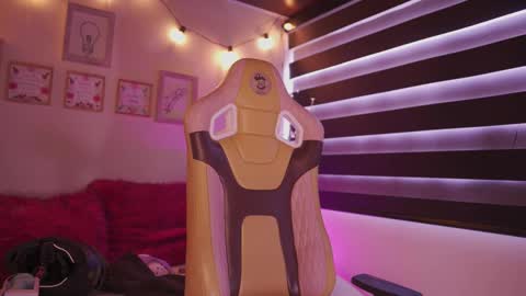 MILLY online show from December 2025 06:24:02 PM