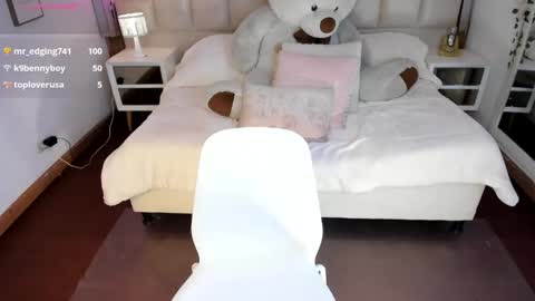 Snapshot of milly_white chatting on April 2026 02:27:02 AM Milena online show from April 2026 02:27:02 AM