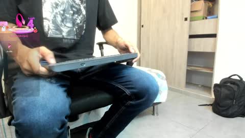 Milo Cruz online show from April 2026 05:05:01 AM