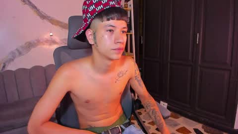 Snapshot of milosex_ chatting on April 2026 05:18:02 AM Milo online show from April 2026 05:18:02 AM