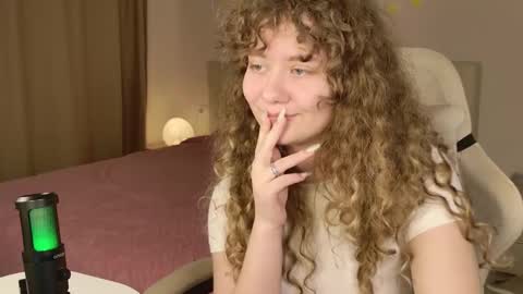 milounee online show from February 2026 05:44:02 AM