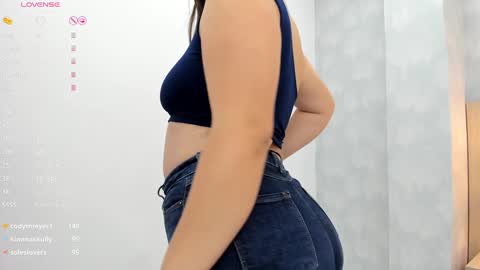 Snapshot of milu_gomez chatting on December 2024 01:47:02 AM Milu Gomez online show from December 2024 01:47:02 AM