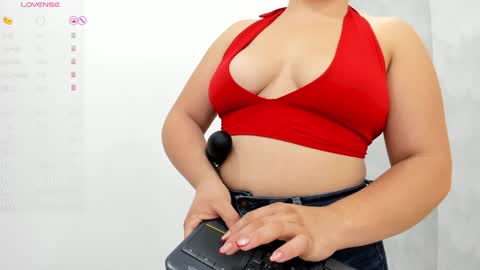 Snapshot of milu_gomez chatting on December 2024 07:52:02 PM Milu Gomez online show from December 2024 07:52:02 PM