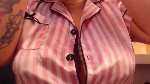 Milu Wallace  online show from November 2025 02:10:02 AM