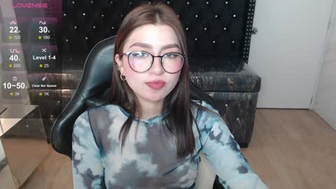 Snapshot of mily_thomson_b chatting on December 2024 04:03:02 PM Mily online show from December 2024 04:03:02 PM