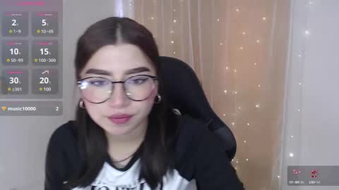 Snapshot of mily_thomson_b chatting on January 2025 05:33:01 PM Mily online show from January 2025 05:33:01 PM