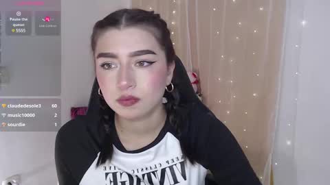 Snapshot of mily_thomson_b chatting on January 2025 11:15:01 PM Mily online show from January 2025 11:15:01 PM