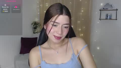 Snapshot of mily_thomson_b chatting on January 2025 03:44:01 AM Mily online show from January 2025 03:44:01 AM