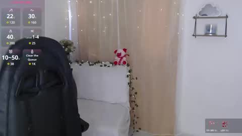 Snapshot of mily_thomson_b chatting on February 2025 09:28:01 PM Mily online show from February 2025 09:28:01 PM