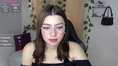 Snapshot of mily_thomson_b chatting on March 2025 08:57:01 PM Mily online show from March 2025 08:57:01 PM