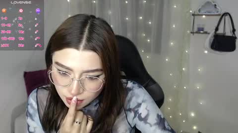 Snapshot of mily_thomson_b chatting on March 2025 02:09:02 AM Mily online show from March 2025 02:09:02 AM