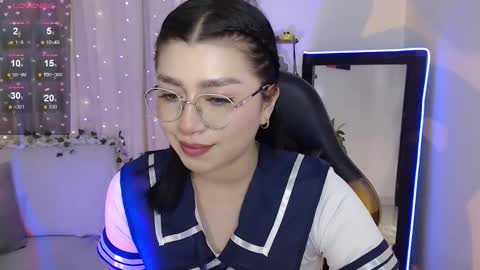 Snapshot of mily_thomson_b chatting on October 2025 06:52:02 PM Mily online show from October 2025 06:52:02 PM