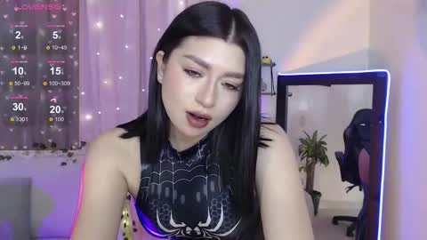 Snapshot of mily_thomson_b chatting on October 2025 06:42:02 PM Mily online show from October 2025 06:42:02 PM