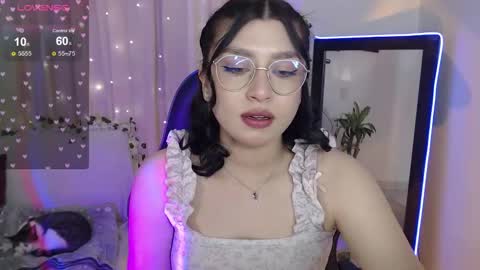 Snapshot of mily_thomson_b chatting on November 2025 06:43:01 PM Mily online show from November 2025 06:43:01 PM