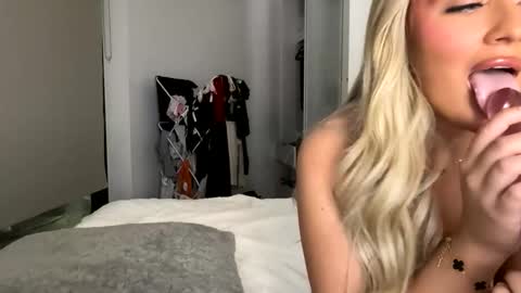 Mimi Monroe  online show from January 2026 06:09:01 PM