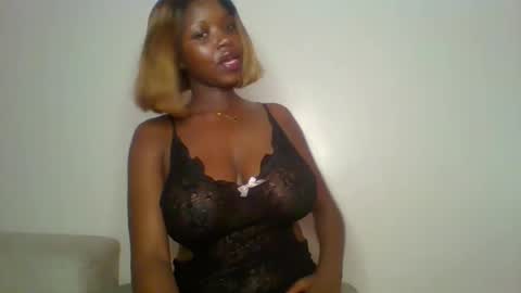 Snapshot of mini_barbie chatting on April 2026 08:50:02 PM STRAWBERRY online show from April 2026 08:50:02 PM