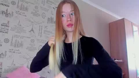 Snapshot of minidiva_ chatting on September 2025 06:46:01 AM Amelia online show from September 2025 06:46:01 AM