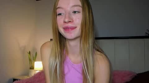 Snapshot of minidiva_ chatting on October 2025 08:55:02 PM Amelia online show from October 2025 08:55:02 PM