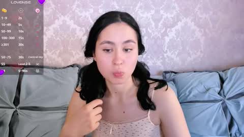 Minnie online show from November 2025 08:10:01 PM