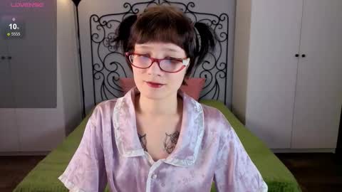 Snapshot of mint_fairy chatting on October 2025 05:57:02 PM Olivia online show from October 2025 05:57:02 PM