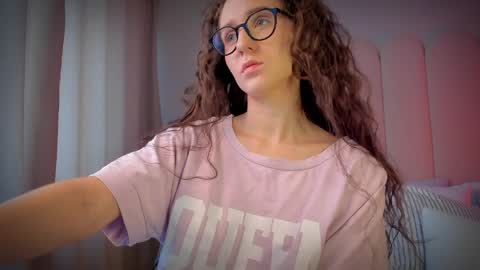 Snapshot of mira_kraviz chatting on May 2026 09:28:01 AM Mira online show from May 2026 09:28:01 AM