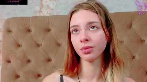 mira_lynxx online show from October 2025 03:52:02 AM