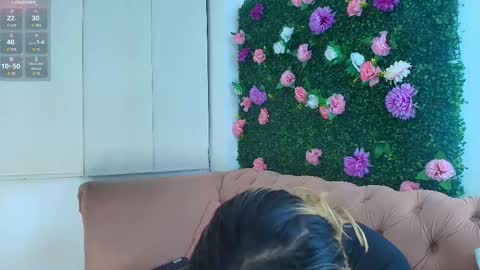 Snapshot of miranda_villa chatting on November 2025 12:28:01 PM Miranda online show from November 2025 12:28:01 PM