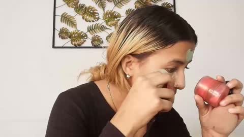 Snapshot of miranda_villa chatting on November 2025 12:05:02 PM Miranda online show from November 2025 12:05:02 PM