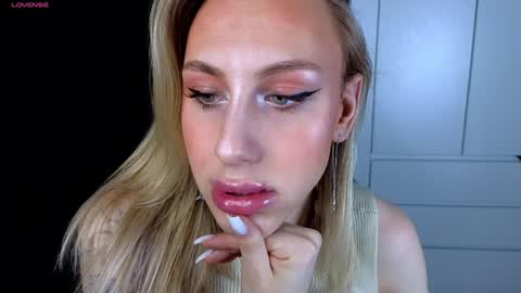 Snapshot of miraraid chatting on December 2024 01:50:01 AM miraraid online show from December 2024 01:50:01 AM